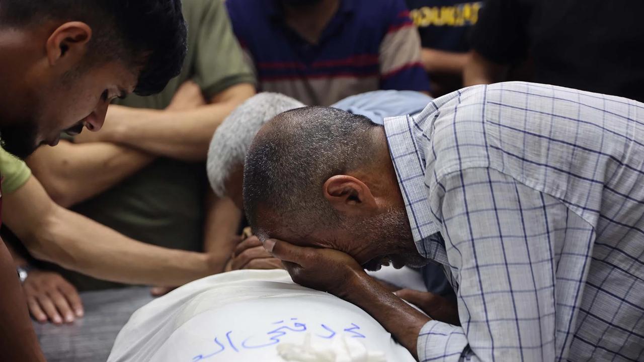 FOTO: Serangan Israel Kembali Guncang Gaza Utara