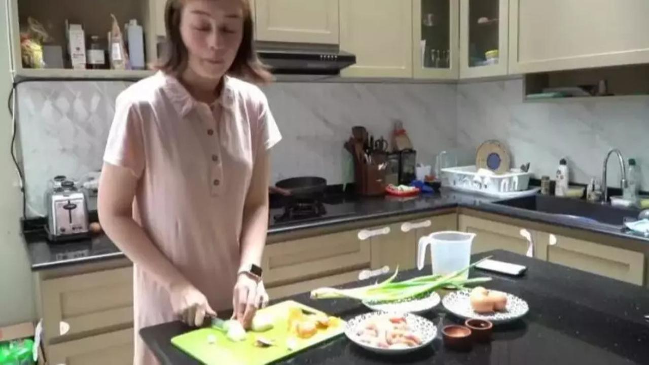 Dikabarkan Dekat dengan Baim Wong, Intip Potret Dapur di Rumah Kimberly Ryder Elegan Bikin Betah Masak