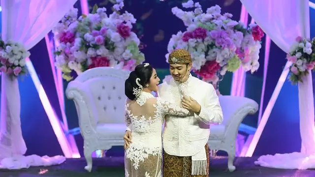 [Bintang] Dewi Perssik dan Angga Wijaya