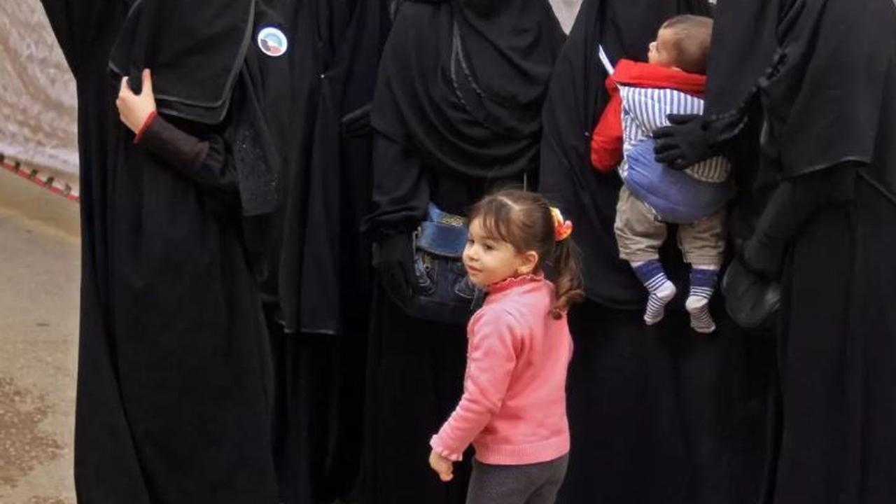 Hegazy menyampaikan, para siswi boleh mengenakan jilbab tapi tidak diizinkan untuk memakai cadar. Larangan ini mulai berlaku pada 30 September, dikutip dari Middle East Eye, Selasa (12/9).