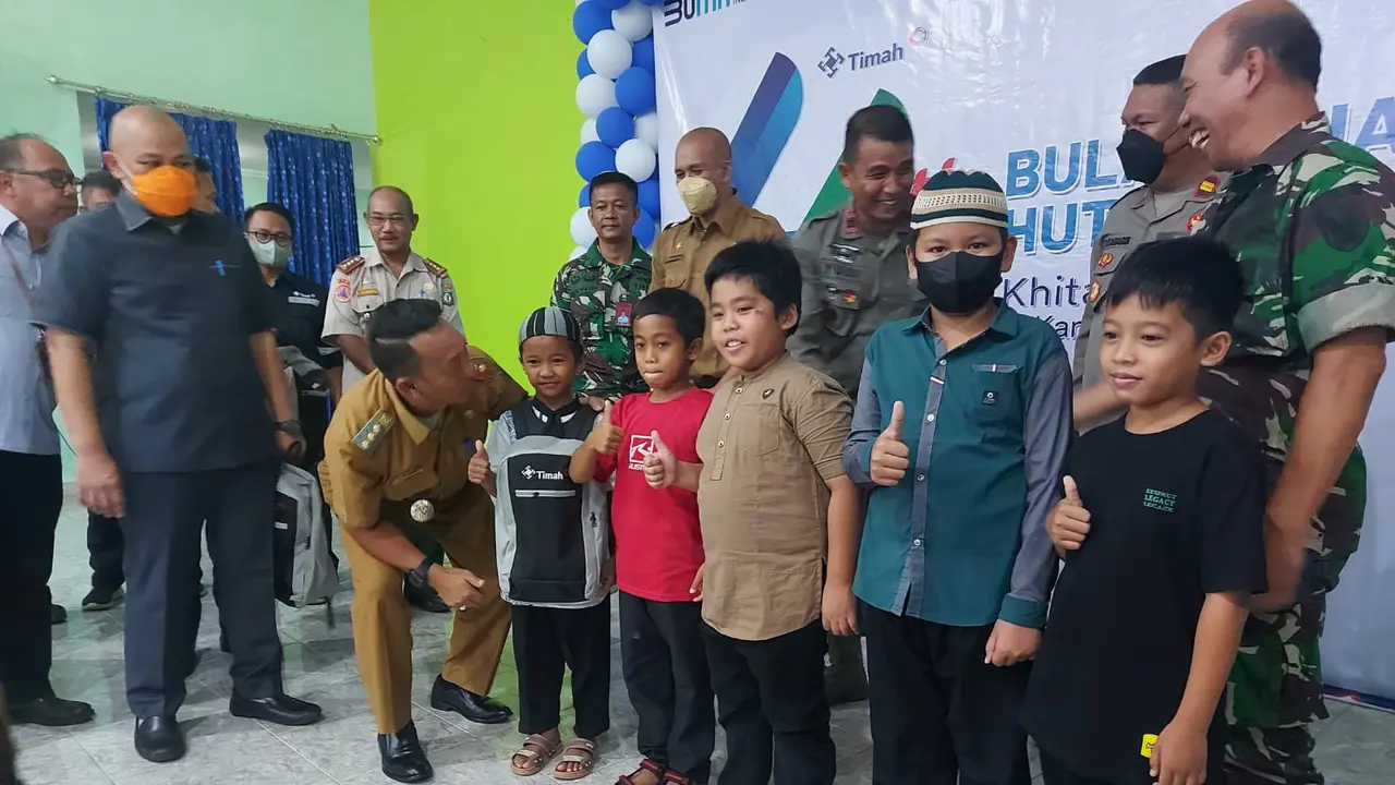 Ratusan anak mengikuti sunatan massal PT Timah. (Ist).