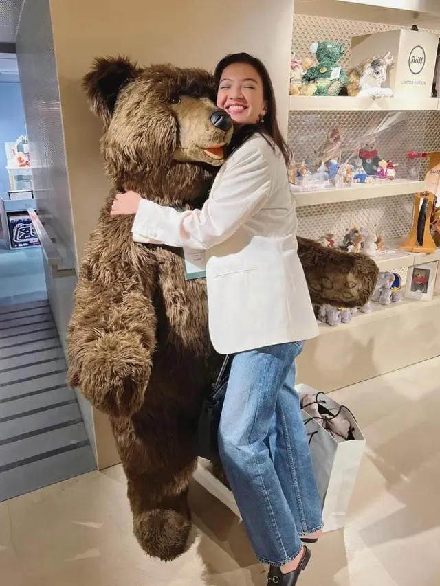 Inspirasi Outfit Blazer Ala Raline Shah