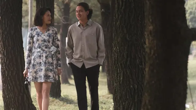 Berlatar Tahun 1955, Ini 7 Gaya Della Dartyan Dalam Film Kambodja
