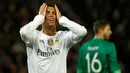 Ekspresi kekecewaan Cristiano Ronaldo setelah gagal memanfaatkan peluang di depan gawang PSG di lanjutan Grup A Liga Champions di Stadion Parc des Princes, Paris, Prancis, Kamis (22/10/2015) dini hari WIB. (EPA/Yoan Valat)