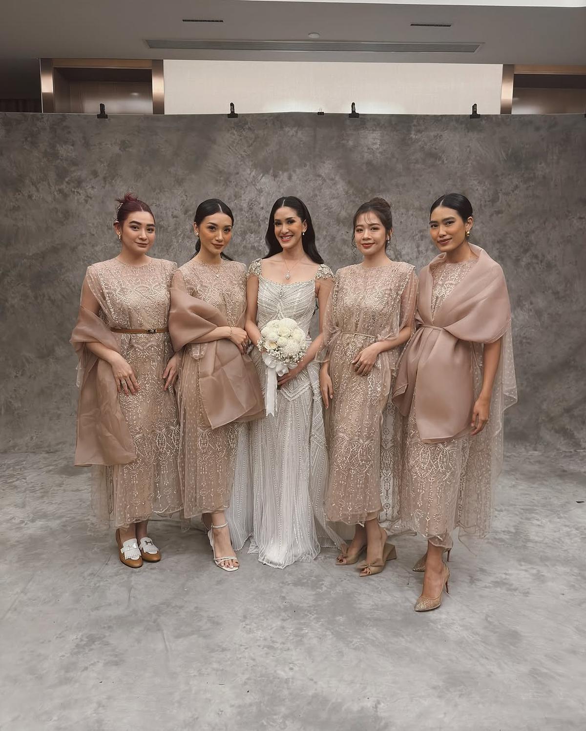 Potret Alika Islamadina Jadi Bridesmaid di Acara Pernikahan Elma Agustin, Nostalgia Nyanyikan Lagu Princess