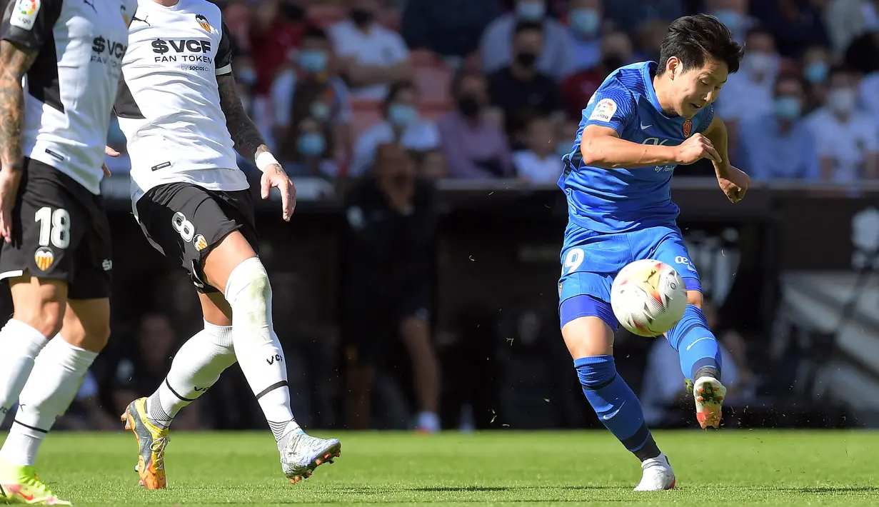 Saat ini, Lee Kang In bermain untuk klub Liga Spanyol, Real Mallorca. Musim ini pemain kelahiran Incheon, Korea Selatan itu mencetak dua gol dan empat assist dari 20 penampilan disemua ajang. (AFP/Jose Jordan)