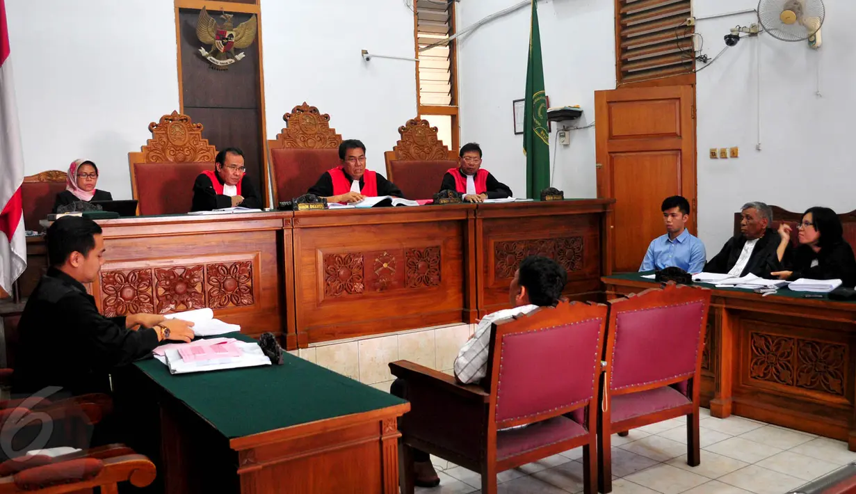 Suasana sidang lanjutan kasus kecelakaan maut di Arteri Pondok Indah dengan terdakwa Christopher Daniel, Pengadilan Negeri Jakarta Selatan, Kamis(28/5/2015). (Liputan6.com/Yoppy Renato)