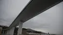 Pemandangan Jembatan Saint George Genoa baru di Genoa, Italia, Senin (3/8/2020). Jembatan tersebut dibangun untuk menggantikan viaduk yang ambruk dua tahun lalu dan menewaskan 43 orang. (Xinhua/Stringer)