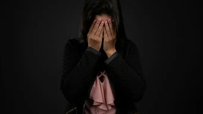 4 Zodiak yang Paling Pandai Menyembunyikan Kesedihan