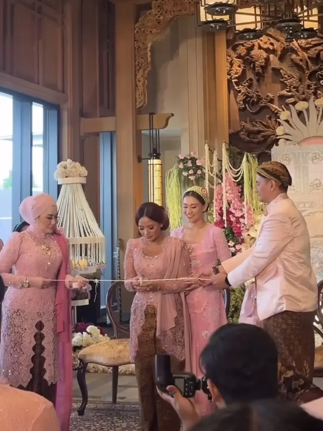 Aaliyah Massaid di acara siraman