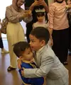 Nathalie Holscher baru saja menggelar pesta ulang tahun ke-2 Adzam. Berikut perayaan ulang tahun yang dihadiri banyak teman-teman selebriti hingga Umi Pipik. 11 Desember 2023 lalu, Adzam Adriansyah Sutisna genap dua tahun. Potret Gala Sky dan Adzam berpelukan. [Youtube/NATHALIE HOLSCHER]
