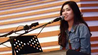 Isyana Sarasvati Lihai Bermain Alat Musik Sejak Kecil