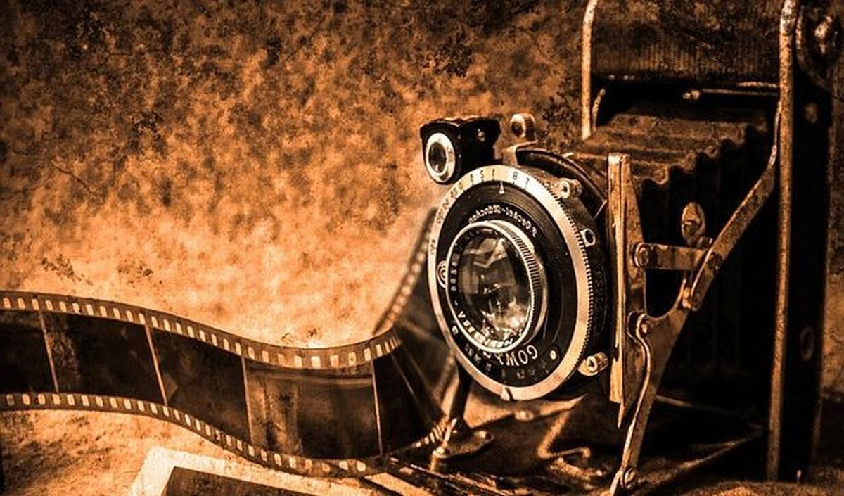 Foto tersebut sengaja dibuat seakan-akan mengandung misteri.&nbsp;