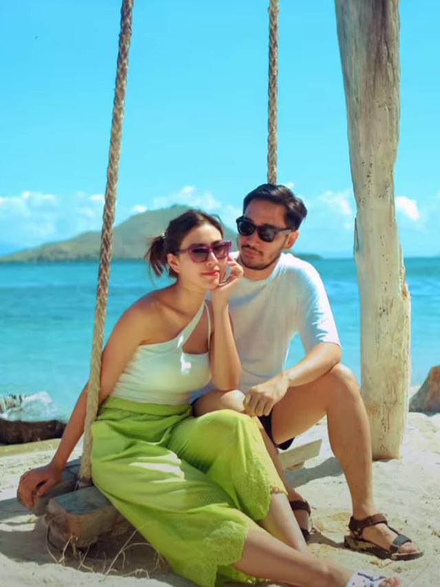 Liburan Syahnaz dan Jeje Govinda