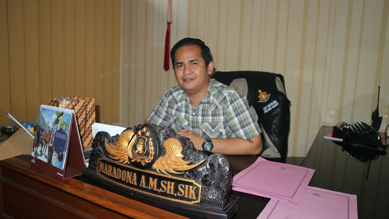 Kasatreskrim Polres Garut AKP Maradona Armin Mappaseng  di ruang kerjanya