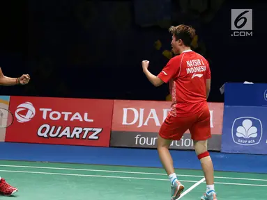 Ganda Campuran Indonesia, Tontowi Ahmad/Liliyana Natsir bersorak saat laga melawan Chan Peng Soon/Yen Wei Peck (Malaysia) di Semifinal Indonesia Open 2017, Jakarta, Sabtu (17/6). Tontowi/Liliyana unggul 21-13, 21-14. (Liputan6.com/Helmi Fithriansyah)