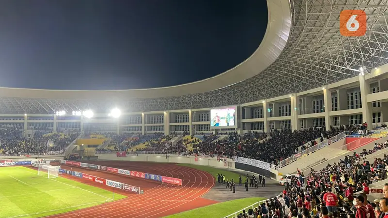 Suasana Suporter Persis Solo saat Laga Penyisihan Piala Presiden 2022
