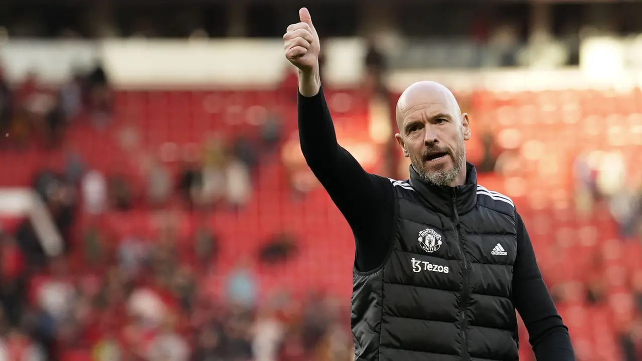 Foto: Jempol Erik Ten Hag untuk Mentalitas para Pemain MU setelah Menang Comeback dari Brentford di Liga Inggris