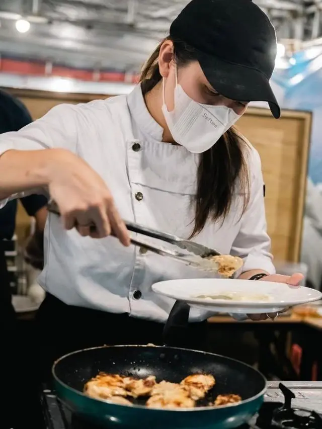 Sisilia yang merupakan koki sekaligus pemilik tempat Sisilia Dining Street.