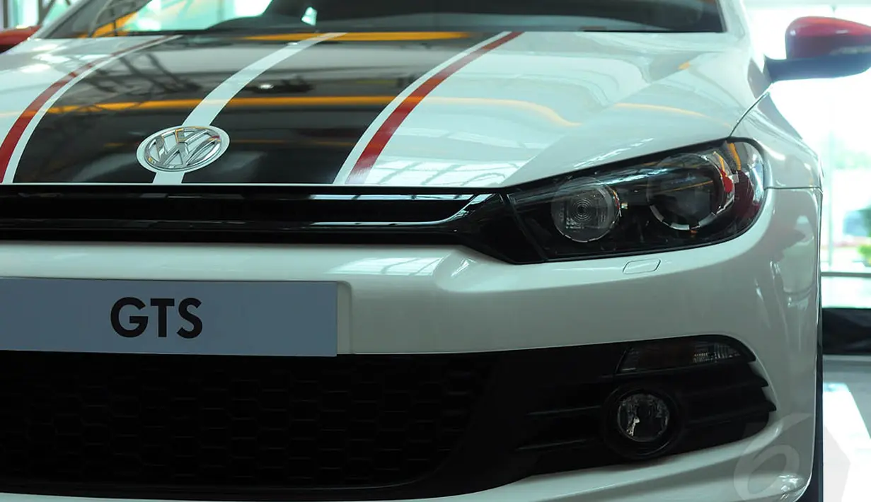 VW Scirocco GTS merupakan edisi spesial dengan penampilan yang agresif, stylish, dan sporty, Selasa (3/6/14). (Liputan6.com/Faisal R Syam)