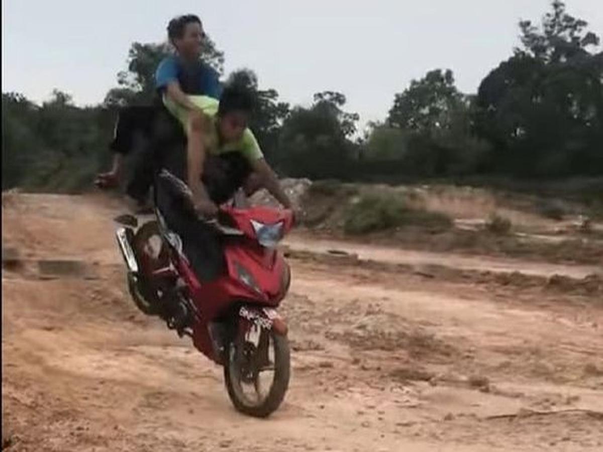 9. Hingga Terbang