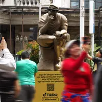 Ikon #PikirDuaKali di Terowongan Kendal, Sudirman.