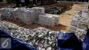 Ribuan botol miras yang akan dimusnahkan di Kantor Bea cukai, Jakarta, Jumat (23/12). Selain itu juga sebanyak 510 batang cerutu dan 3,32 juta batang rokok ilegal ikut dimusnahkan (Liputan6.com/Johan Tallo)