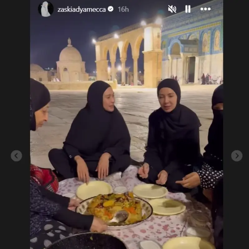 Usai Bikin Video Wasiat, Zaskia Adya Mecca Makan Malam di Kawasan Masjid Al Aqsa yang Dikuasai Israel