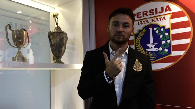 Persija Resmi Kenalkan Marc Klok