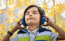 Generasi yang Berisiko Tuli Akibat Penggunaan Earphone Berlebihan