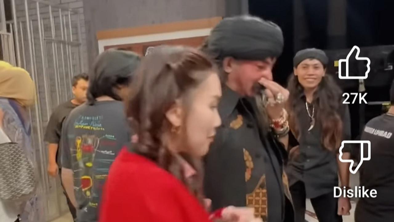 Gak Ada Takut-takutnya, Potret Ayu Ting Ting Tak Henti Goda Limbad - Senggol Sampai Ajak Joget Lagu Labubu
