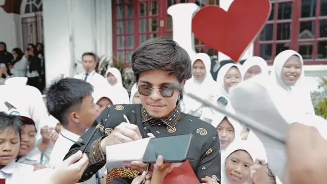 Potret Atta Halilintar kunjungi Sekolah Indonesia Kuala Lumpur (Sumber: Instagram/@attahalilintar)