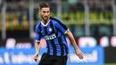 5. Roberto Gagliardini  - Pria asal Italia ini sempat menjadi buruan pelatih AC Milan, Stefano Pioli. Melihat Gagliardini sulit meraih tempat di skuat utama Antonio Conte membuatnya kembali ingin dibawa Pioli ke San Siro. (AFP/Miguel Medina)