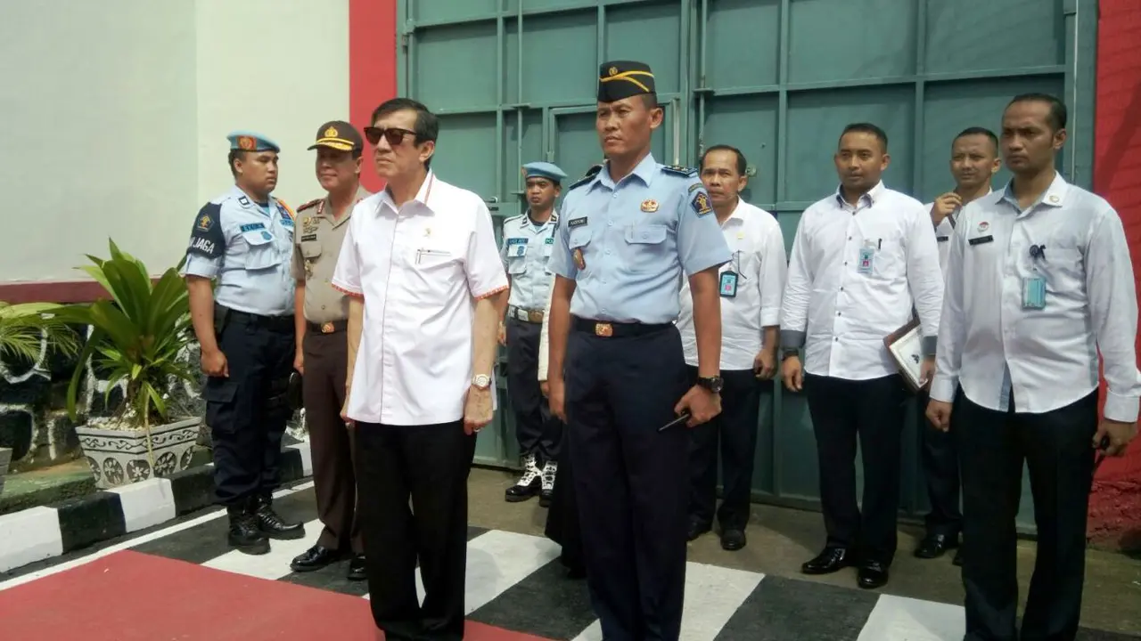 20160308-sidak-tangerang-yasonna upacara