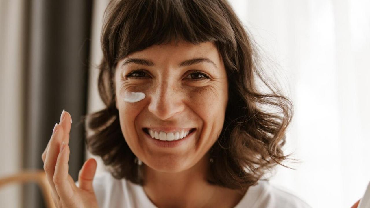 Tips Mencegah Penuaan Dini dengan Rutin Menggunakan Sunscreen