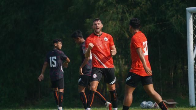 Persija gelar gim internal.