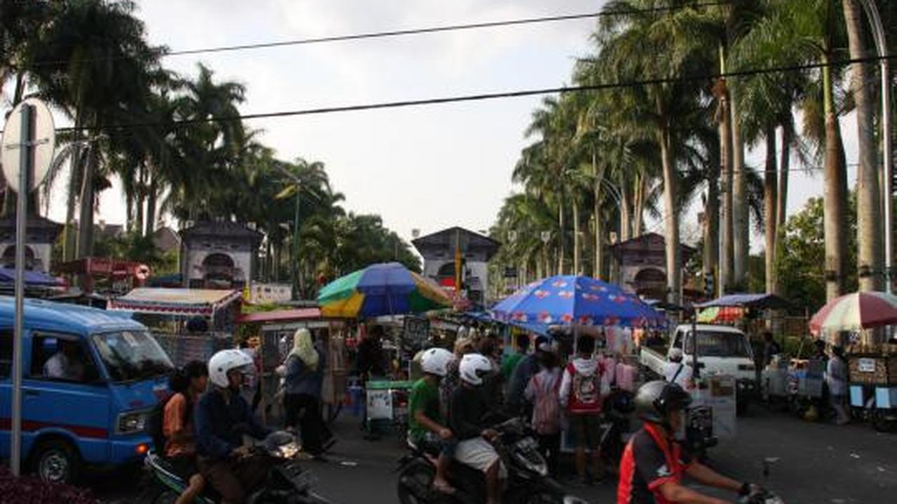 Hiruk pikuk pengunjung di Festival Malang Kembali 2012