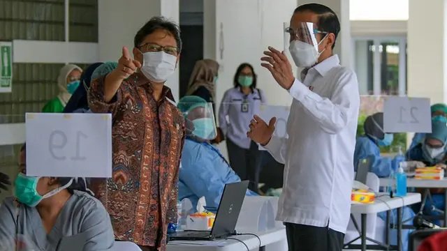 Presiden Joko Widodo (Jokowi) dan Menteri Kesehatan Budi Gunadi Sadikin