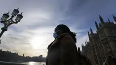Seorang perempuan yang mengenakan masker melintasi Jembatan Westminster di London, Kamis (9/12/2021). Perdana Menteri Inggris Boris Johnson telah mengumumkan pembatasan yang lebih ketat untuk membendung penyebaran varian baru Covid-19, omicron. (AP Photo/Frank Augstein)