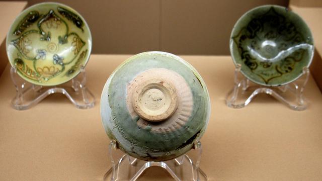 Koleksi Harta Karun dari Bangkai Kapal Tang Dipamerkan di Shanghai