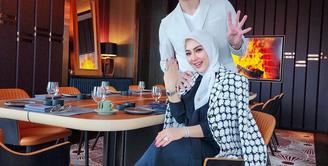 Penyanyi Syahrini merayakan ulang tahun pernikahannya yang ke empat bersama Reino Barack [instagram/princessyahrini]