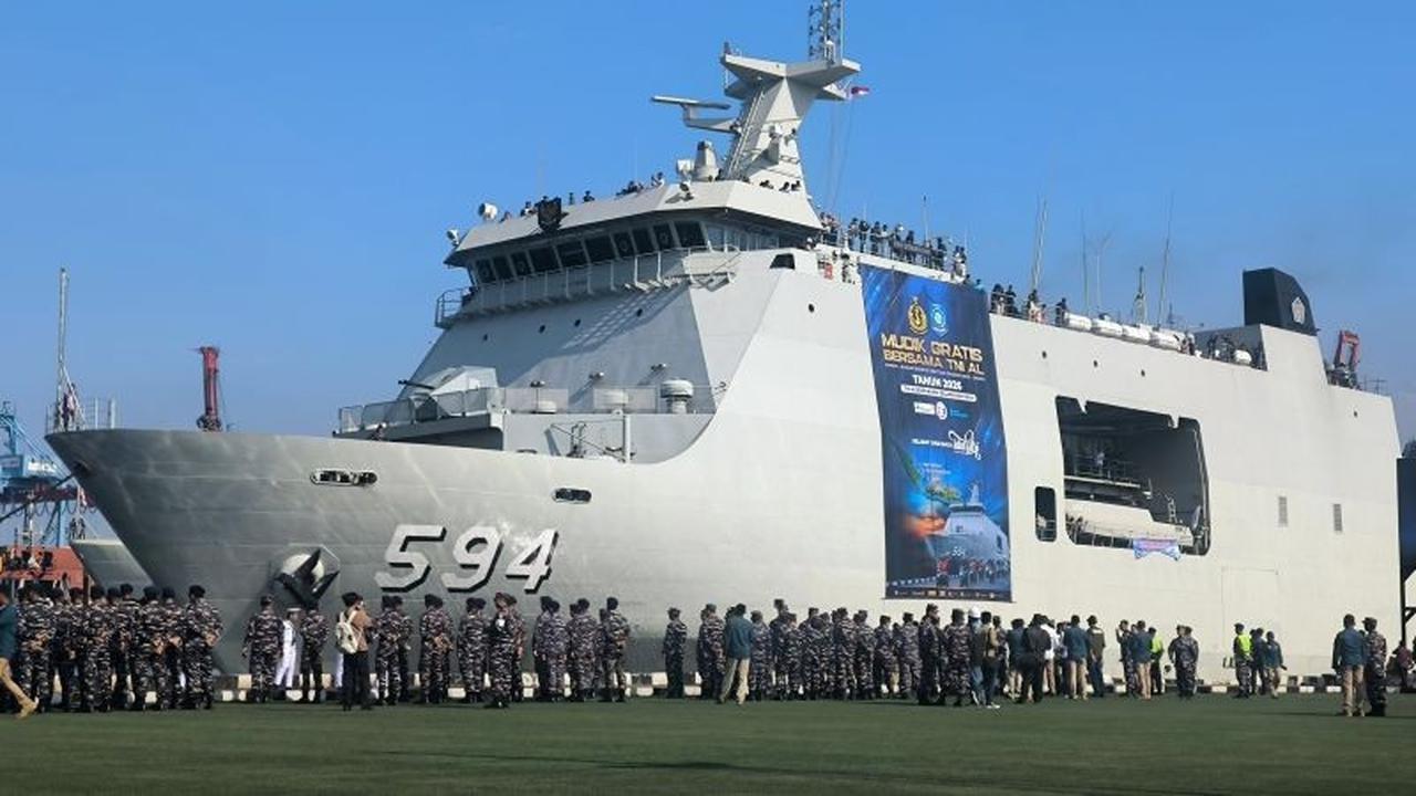 TNI AL Kerahkan KRI Semarang untuk Mudik Gratis Perdana ke Bangka Belitung