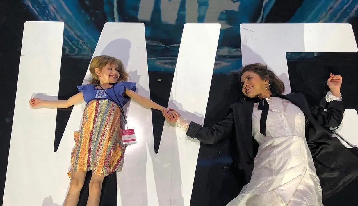 Ini ketika Selena Gomez hadir di We Movement bersama Nellie yang miliki penyakit ginjal. (instagram/selenagomez)