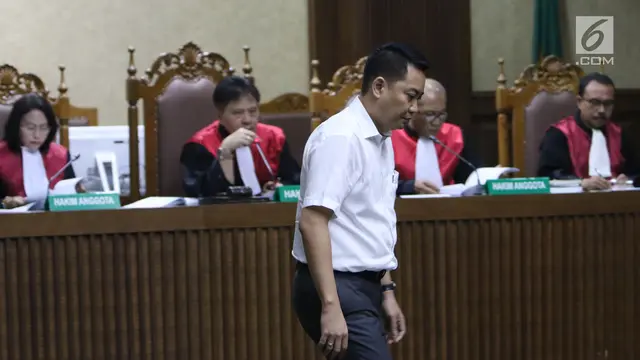 Dituntut 10 Tahun Penjara, Fayakhun Bacakan Nota Pembelaan