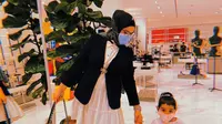 Inspirasi gaya hijab dari Siti Nurhaliza. (dok. Instagram @ctdk)