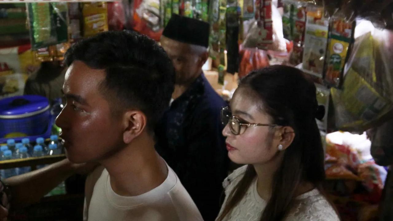 "Tadi kita cek beberapa harga ya terutama cabai ya, agak naik. Tadi kita belanja beberapa ini juga buah-buah, sayur, dan lain-lain. Tapi yang paling menonjol itu cabai ya, cabai agak mahal di 95 (ribu per kilogram)," <br>