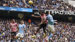 Manchester City tampil mendominasi dengan penguasaan bola mencapai 74 persen. Namun, mereka kesulitan mendapatkan peluang. (AP/Dave Thompson)