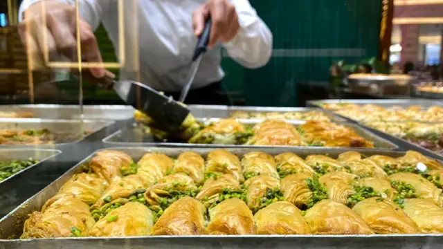 4. Berburu Kuliner di Global Village dan Ramadan Street Food Festival