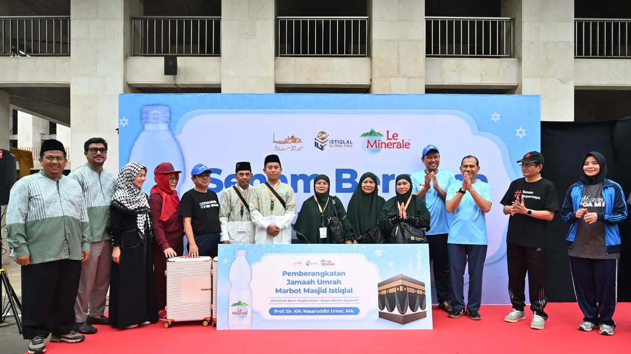 Wujudkan Impian Penjaga Rumah Ibadah, Le Minerale Berangkatkan Umrah Marbot Masjid Istiqlal
