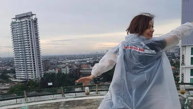 Jas Hujan Garuda Kaesang dan Gibran Jokowi